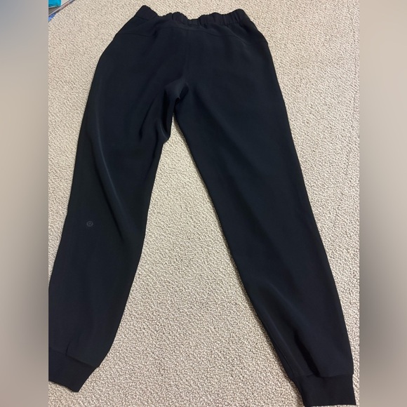 LULULEMON SIZE 4 ON THE FLY JOGGERS - Picture 2 of 8